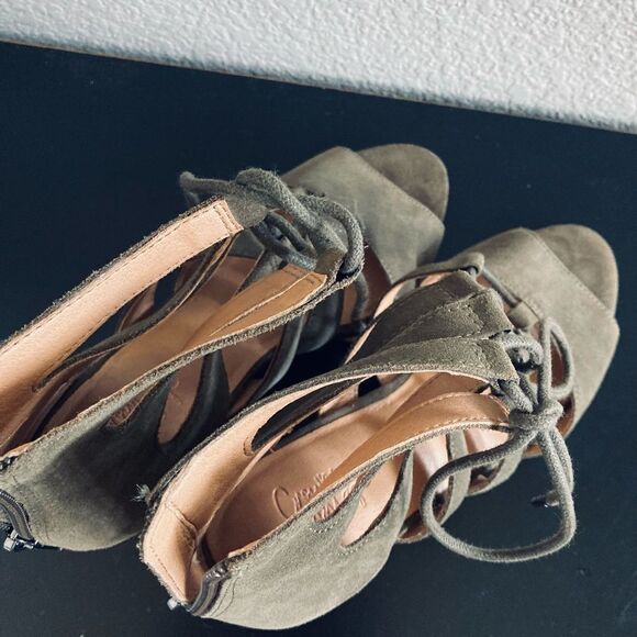 NWOT Crown Vintage Lace-Up Army Green Wedge Sandals 8 - Picture 3 of 4
